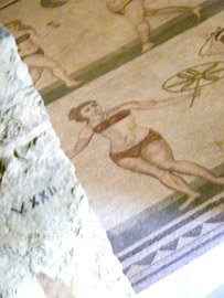 Mosaico della Villa del Casale dove possiamo osservare giovani donne in costume da bagno