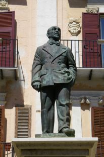Statua di Pirandello