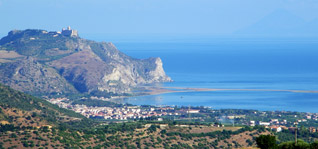 Veduta di Tindari ed i laghetti di Marinello