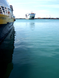 Navi al porto di Trapani